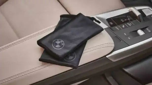 Laveta pentru curatarea ecranelor (display) – BMW – 30 x 30 cm Reducere de preț